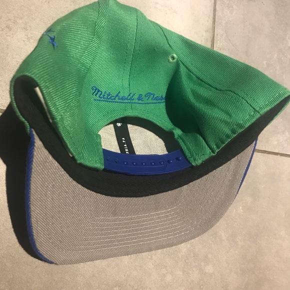 Hartford whalers Mitchell and ness SnapBack hat - Picture 2 of 3